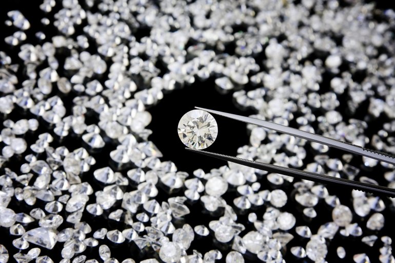 Search millions of diamonds with this diamond search engine to find your perfect diamond.